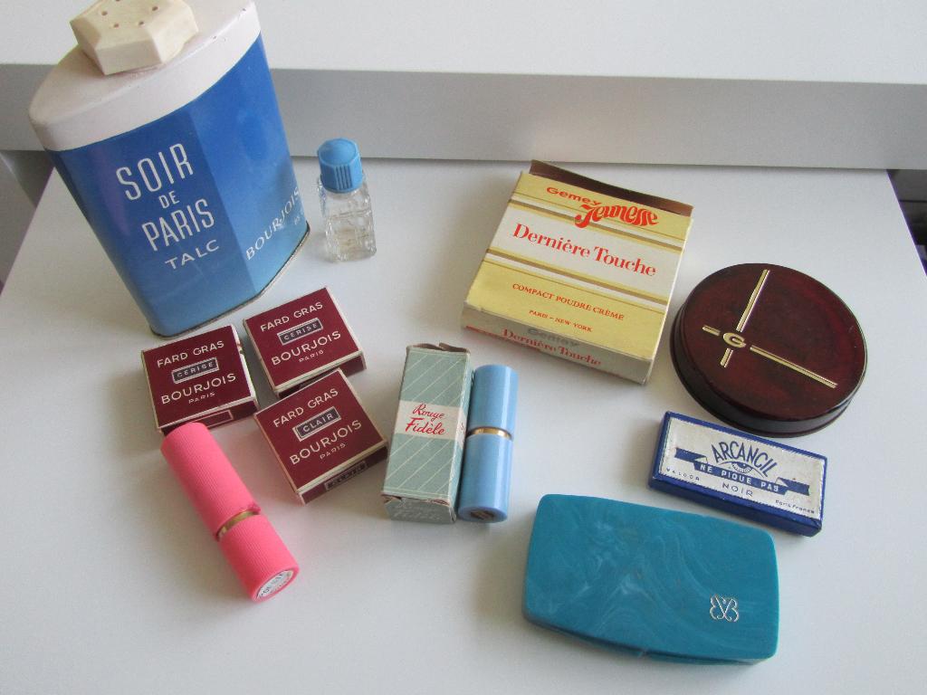 BOURJOIS Nieuwe vintage diversen kavel, Verzenden