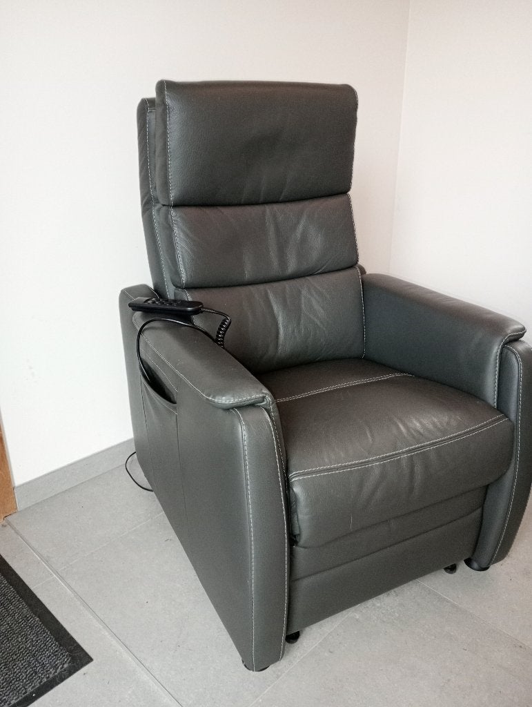 Relax met opstaphulp, Ophalen, Zo goed als nieuw, Leer