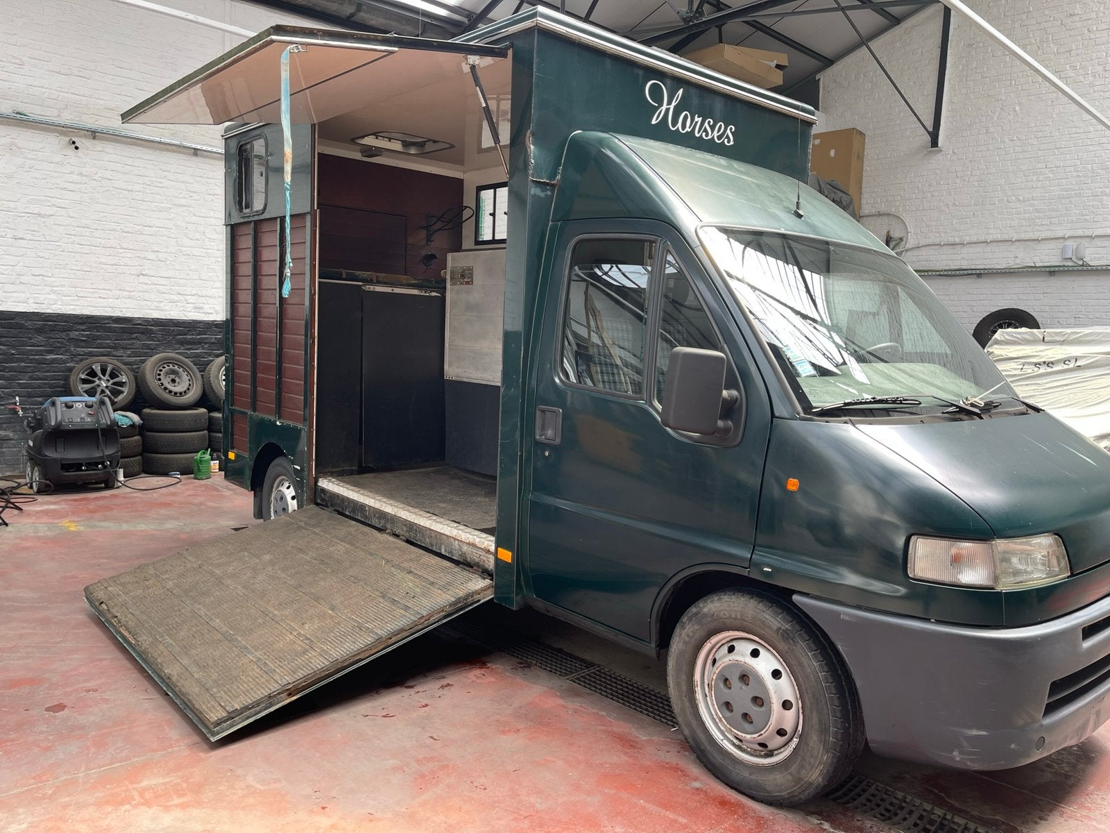 Camionnette chevaux, Enlèvement, Utilisé