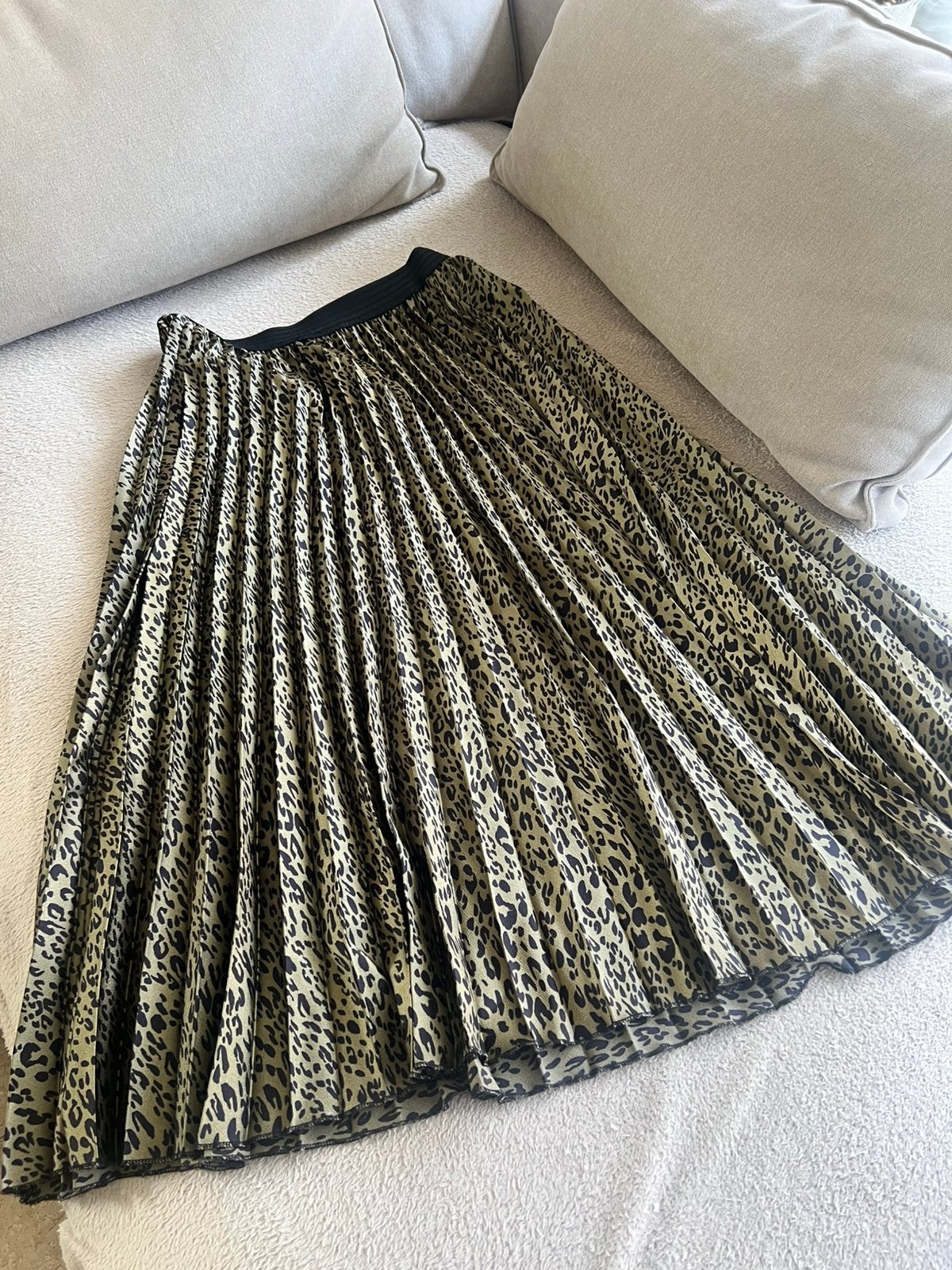 ZARA kaki rok met print maat medium, Kleding | Dames, Rokken, Maat 38/40 (M), Ophalen of Verzenden, Zo goed als nieuw, Onder de knie