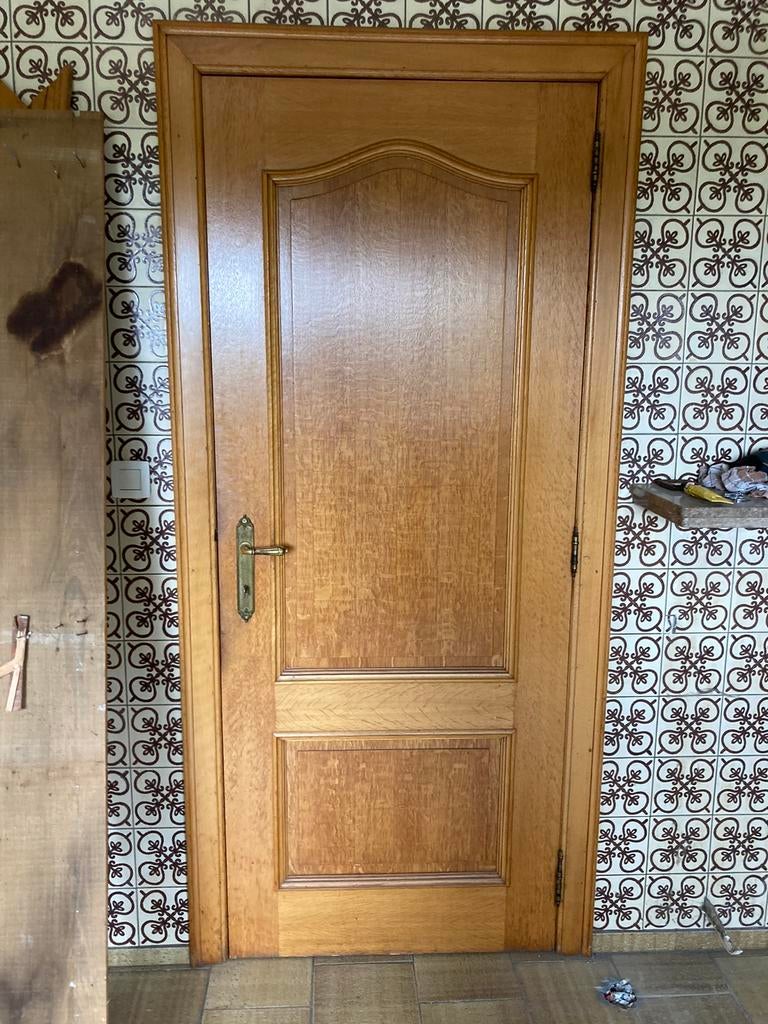 Binnendeur in lichte eik met omlijsting, Doe-het-zelf en Bouw, Ophalen, 80 tot 100 cm, Binnendeur, Zo goed als nieuw