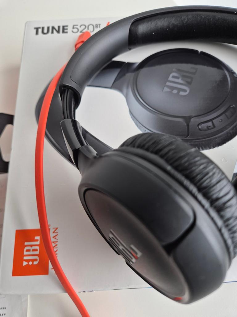 koptelefoon JBL TUNE 520 BT, Audio, Tv en Foto, Hoofdtelefoons, Overige merken, Gebruikt, Draadloos, Op oor (supra aural)
