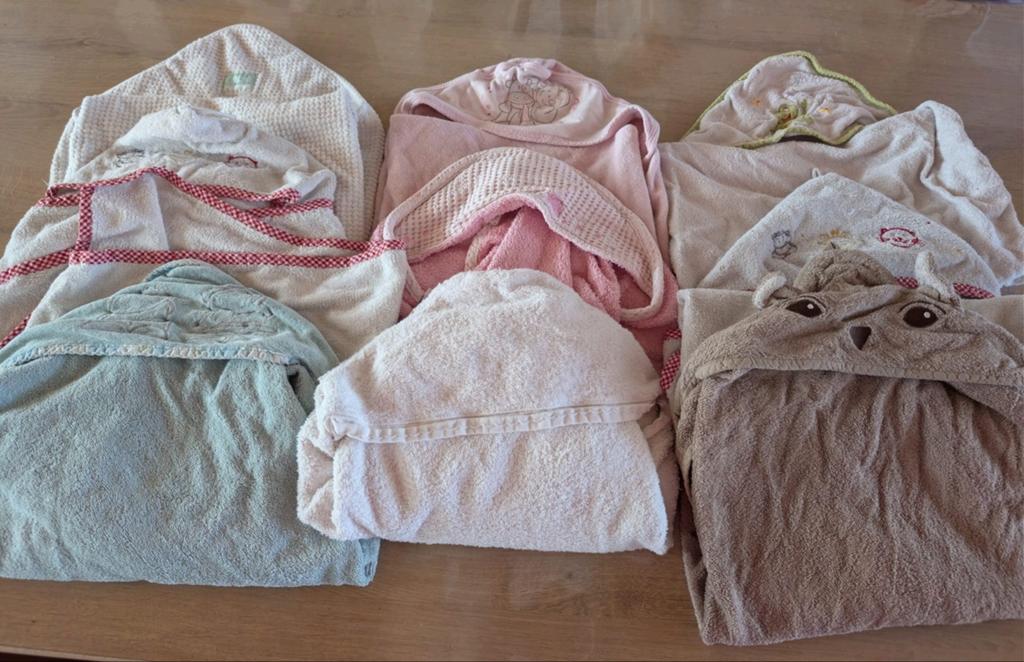 Lot de 9 capes de bain de 0 à 2 ans avec notamment 2 noukies