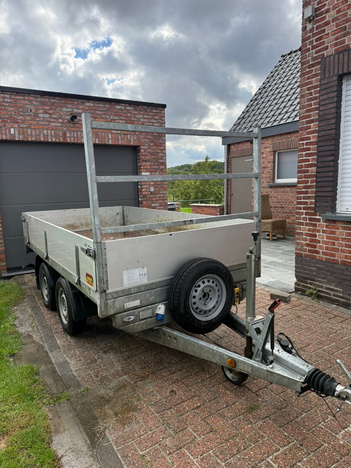 Benne basculante électrique, Enlèvement, Comme neuf