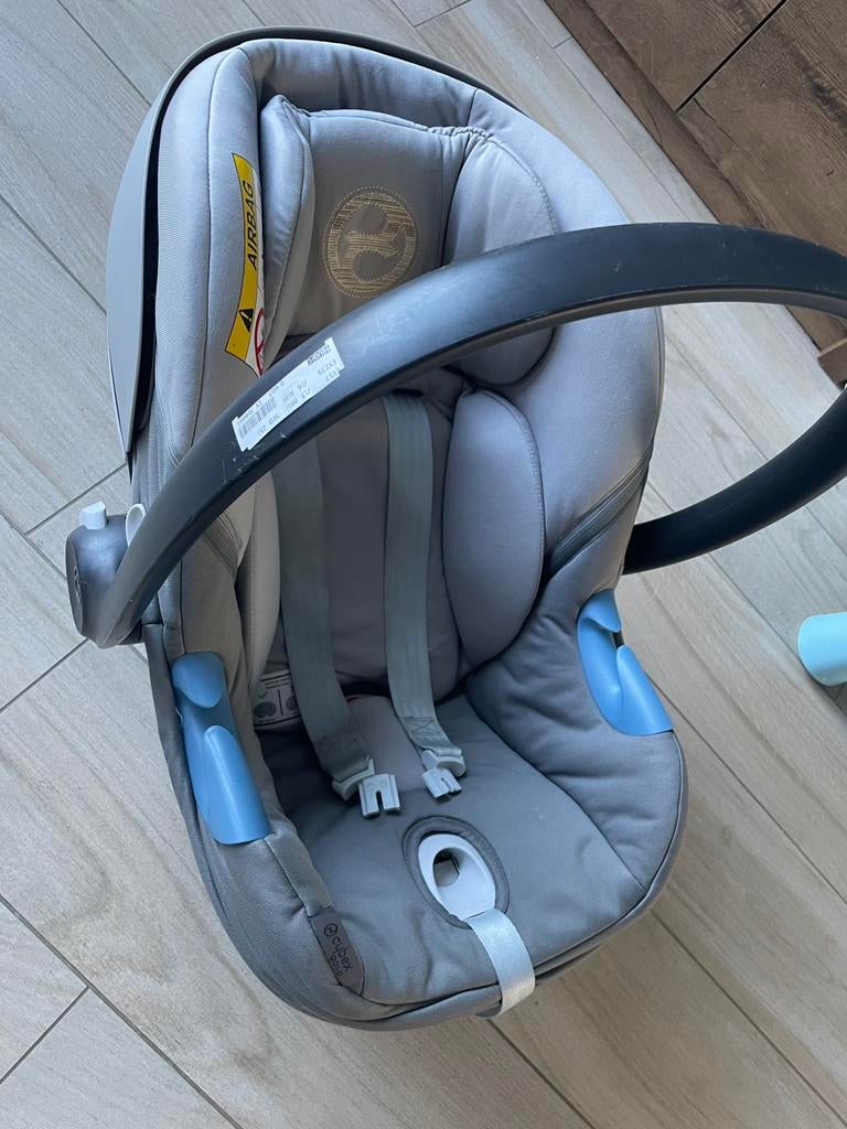 Cybex Aton M i-size met adapters, Ophalen, Zo goed als nieuw