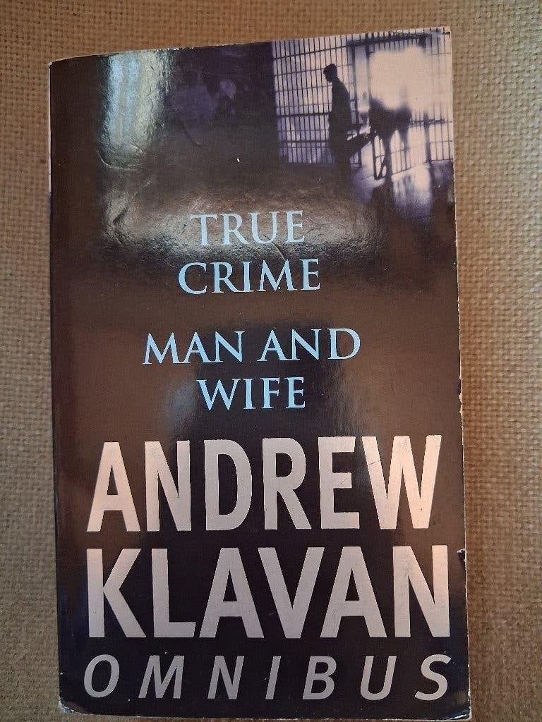 ANDREW KLAVAN OMNIBUS - TRUE CRIME/MAN AND WIFE - ENGELS, Ophalen of Verzenden, Gelezen