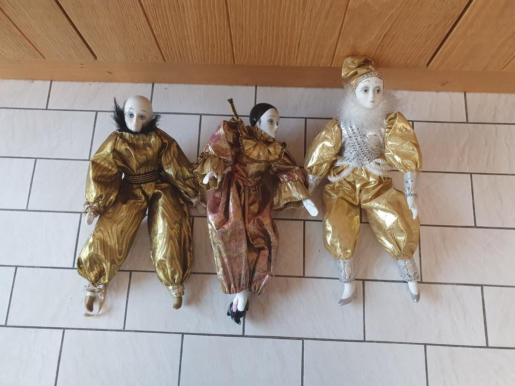 3 poppen, Ophalen