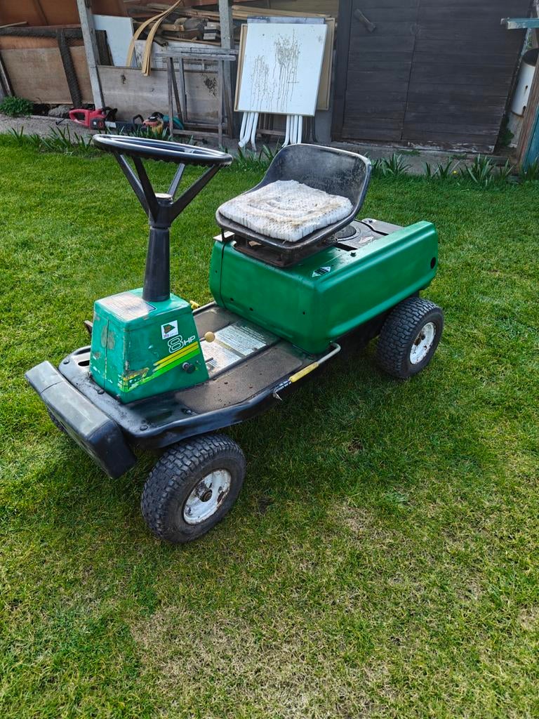 Grange trouvée sur un tracteur de pelouse, Jardin & Terrasse, Tondeuses autoportées, Enlèvement