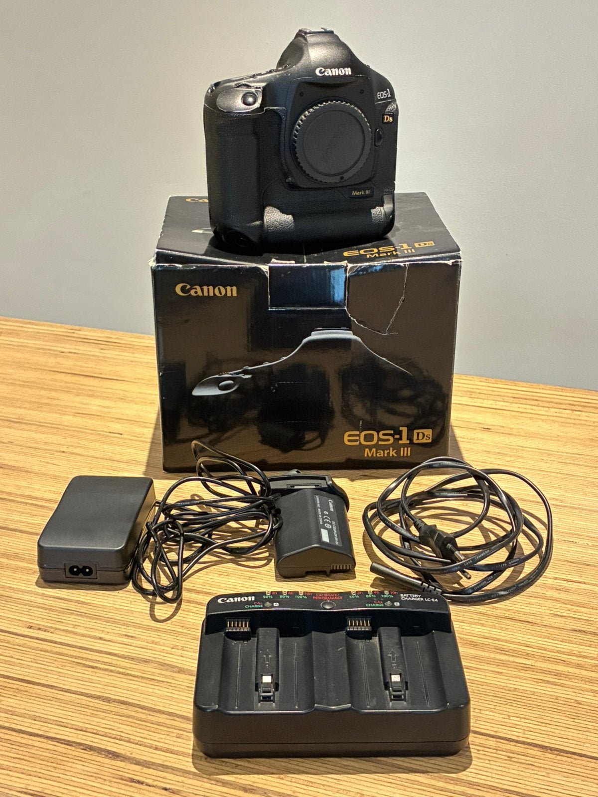 Canon EOS 1Ds Mark3 350 euros, Enlèvement, Comme neuf, Batterie, Canon