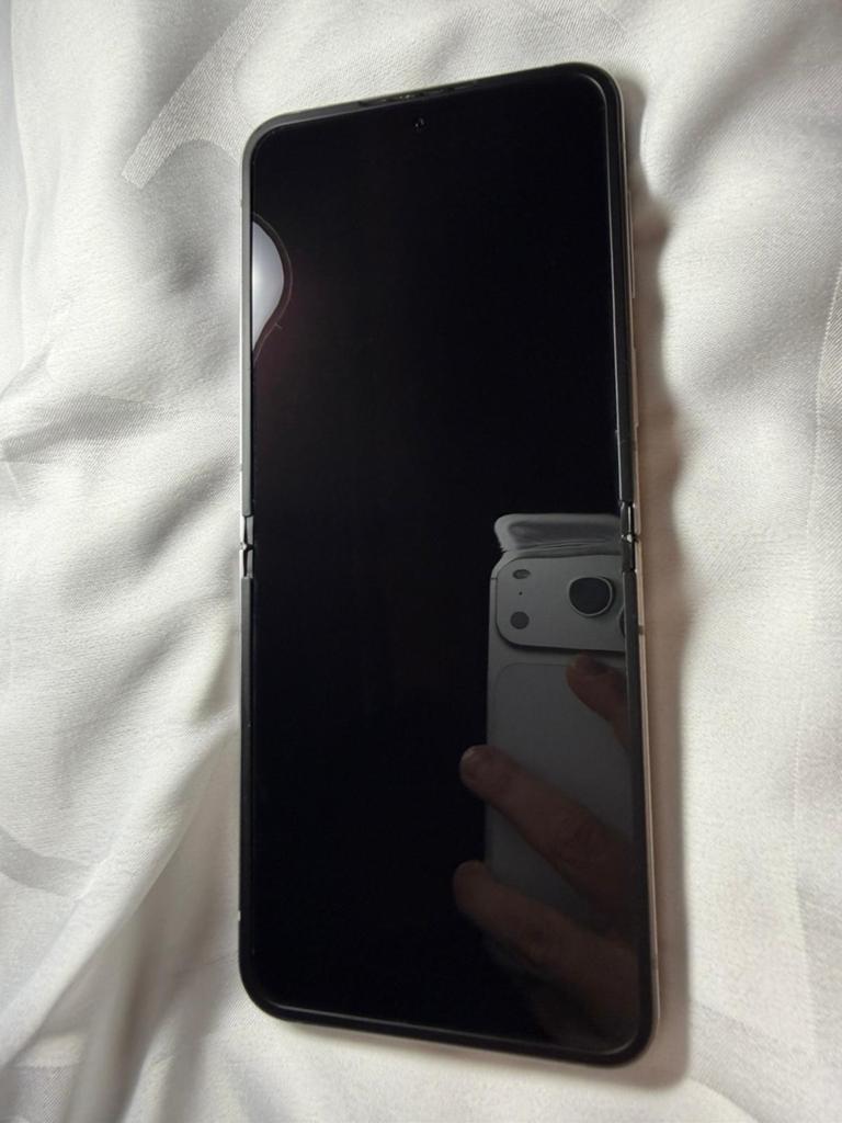 GSM 500 € Samsung Galaxy Z Flip6
256 GB | Gray, Telecommunicatie, Ophalen