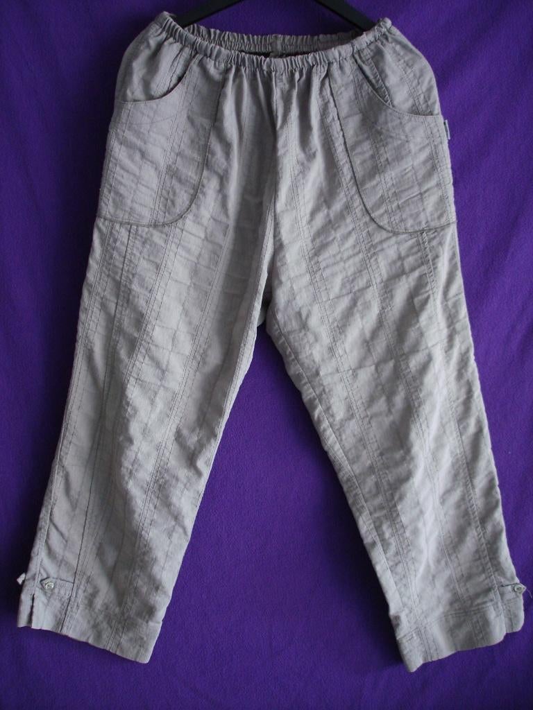 Mooie zomerbroek tot halfweg van het onderbeen licht taupe., Maat 38/40 (M), Ophalen of Verzenden, Driekwart, Grijs