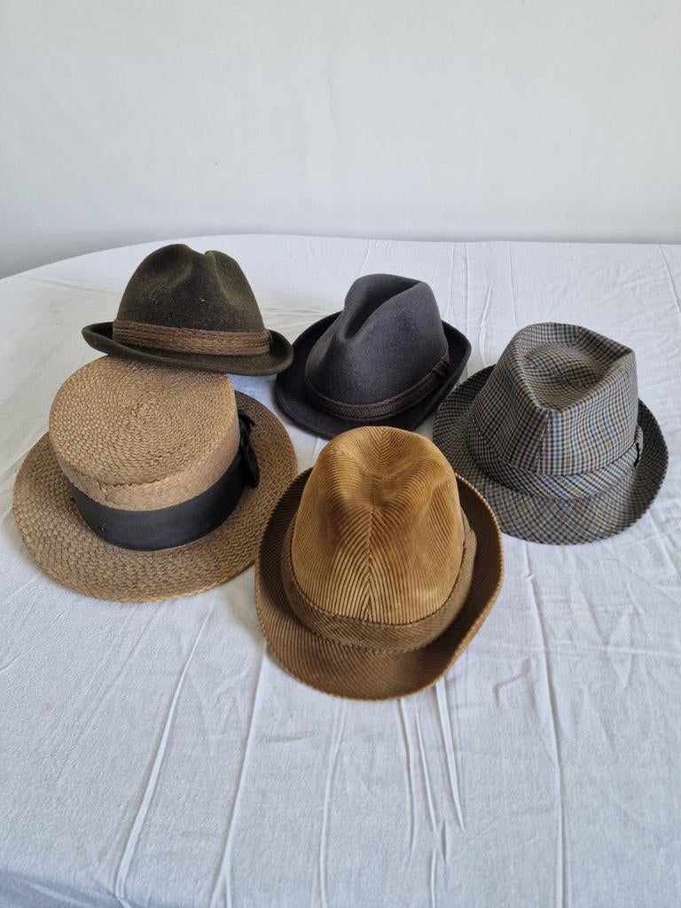 Lot de chapeaux hommes, Enlèvement