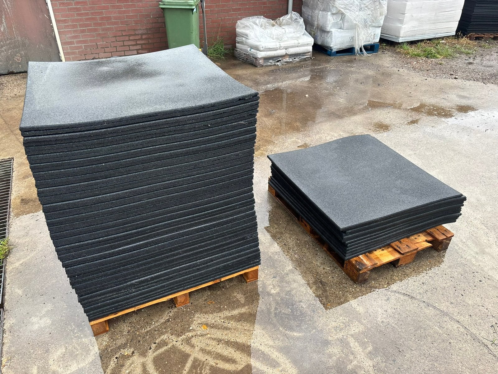 Rubber tegels 2 cm dik - 1 x 1 m, Sport en Fitness, Ophalen, Zo goed als nieuw