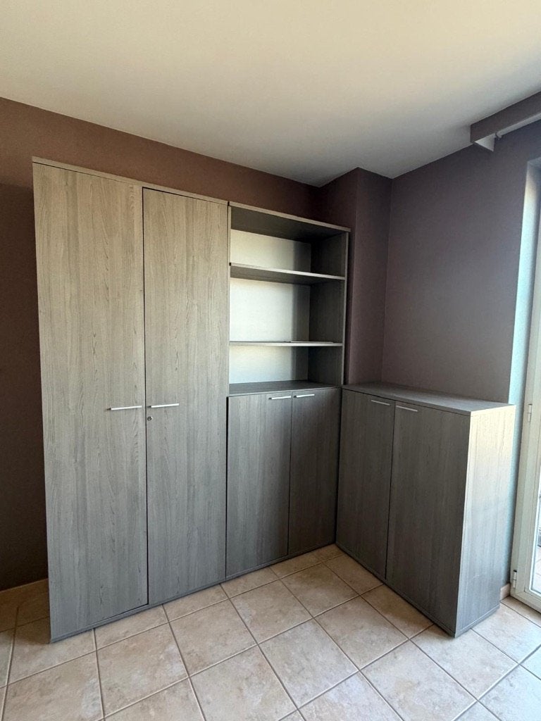 Kantoor kastenwand, Ophalen, Met deur(en)