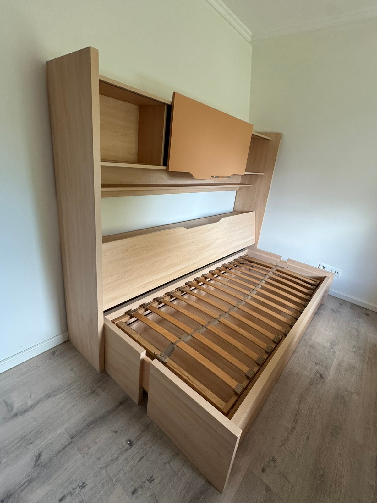 Slaapkamer - Compleet met kasten en bureau - éénpersoonsbed, Huis en Inrichting, Slaapkamer | Bedden, Ophalen, Eenpersoons, Hout