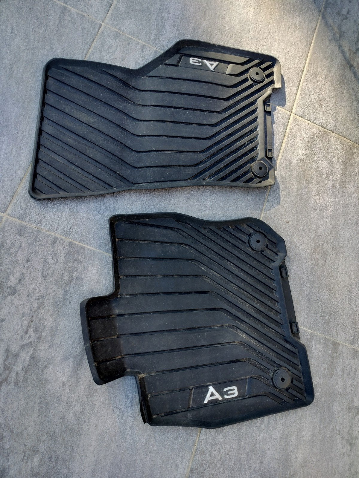 Audi A3 rubberen voetmatten + bumperbeschermer rolmat, Ophalen