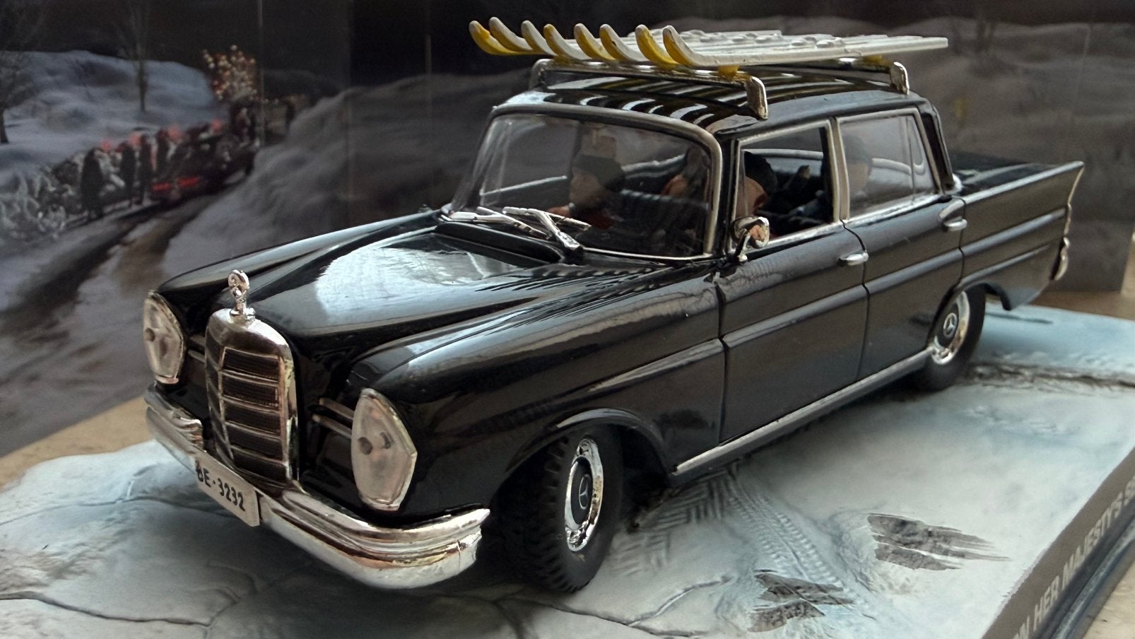 Mercedes Benz 220S, Enlèvement ou Envoi, Comme neuf, Voiture, Universal Hobbies