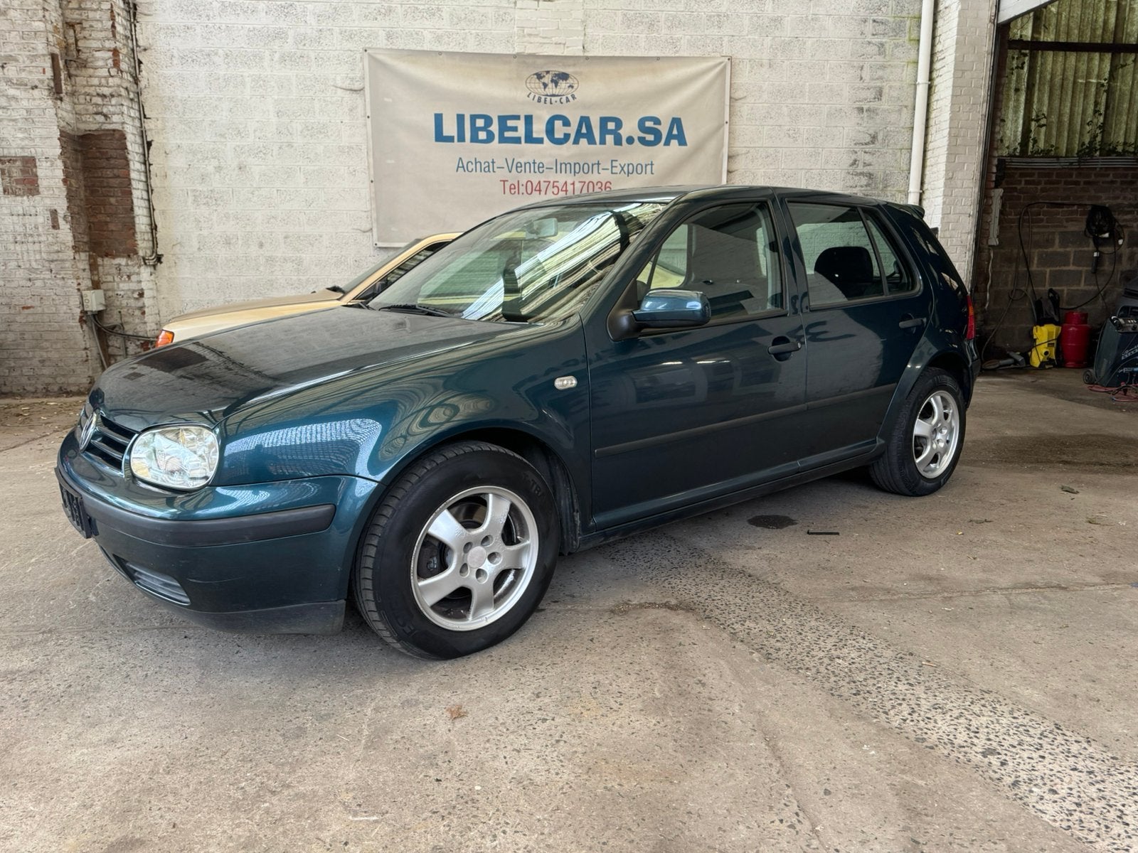 Vw Golf automatic essence 2002 85kw, Auto's, 4 deurs, Stof, 4 cilinders, 1 kW
