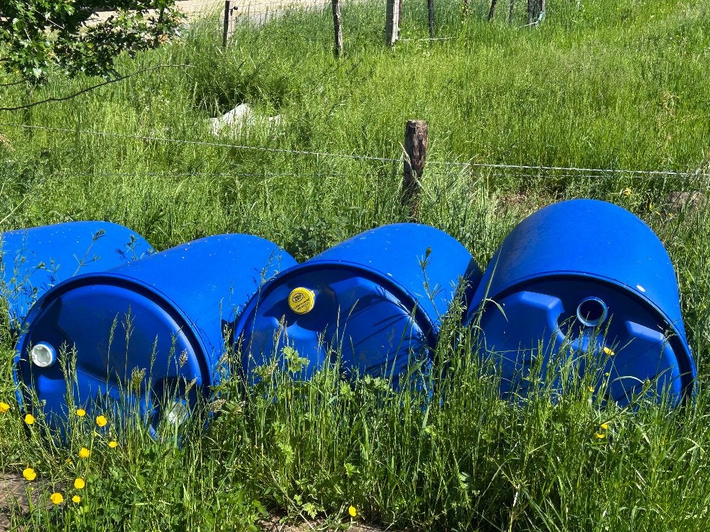 Tonneaux bleus - Barils à eau de pluie, Enlèvement, Utilisé