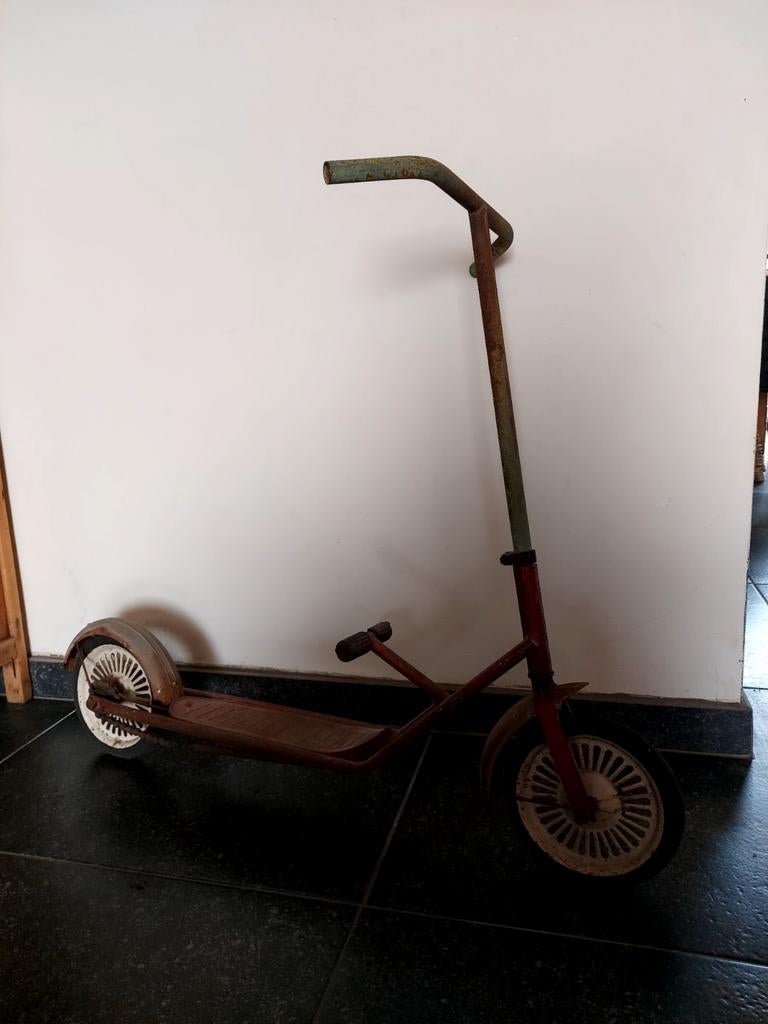 Antieke step met overbrenging ketting, Ophalen