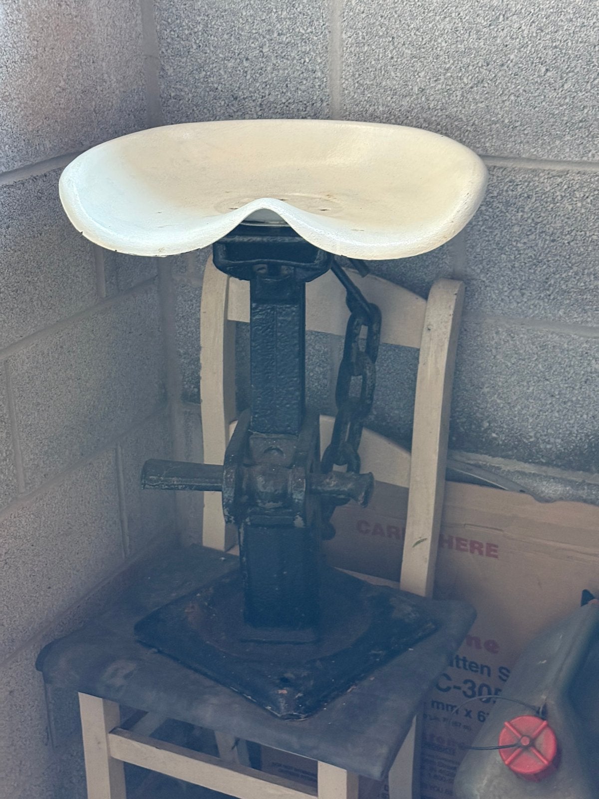 Tabouret, Enlèvement
