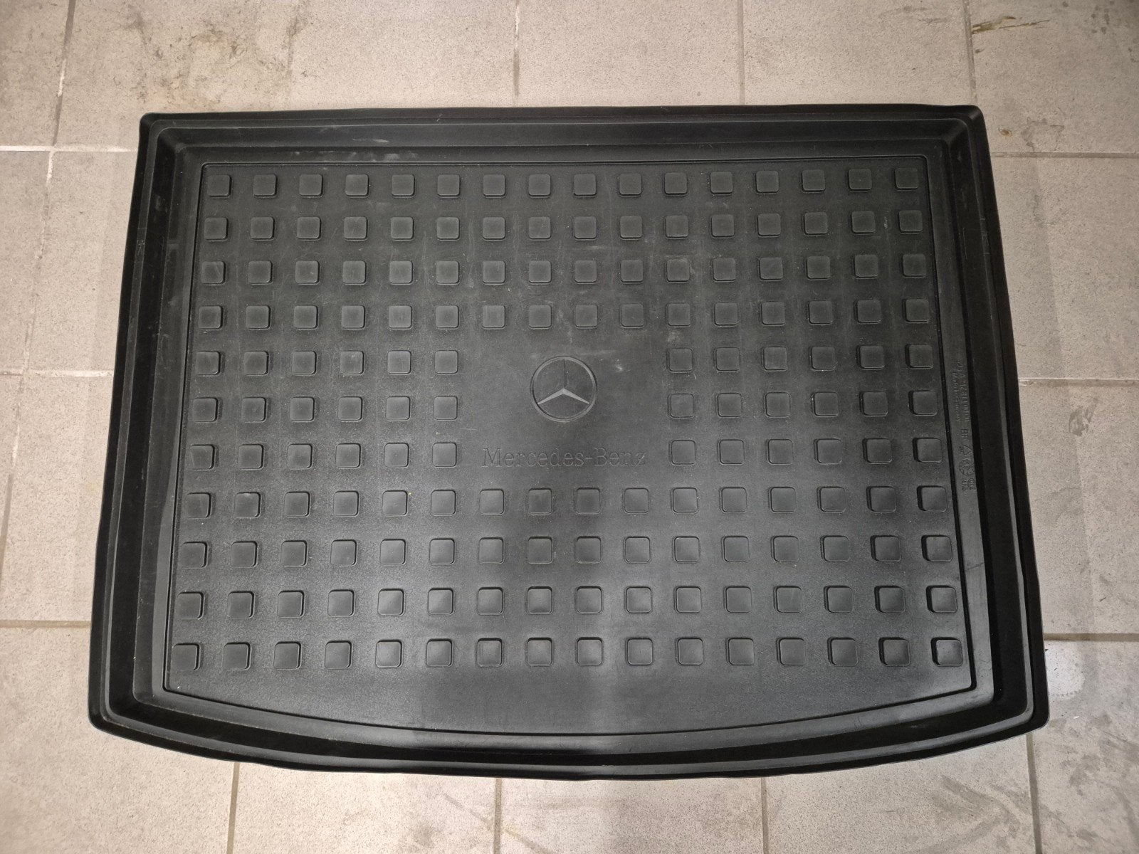 Bac de coffre Mercedes-Benz GLA, Enlèvement