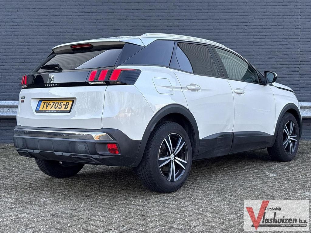 Peugeot 3008 1.2 PureTech Active | Cruise | Climate | Navi |, Auto's, Peugeot, Parkeersensor, 118 g/km, Zwart, Wit