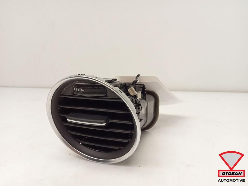 Mercedes Classe C W204 Grille d'a ration avant droite A20483, Mercedes-Benz AG, Mercedes-Benz, Utilisé, Mercedesstrasse 120
70372  Stuttgart, DE