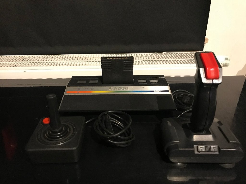 Atari 2600 met Squirrel game en 2 controllers, Games en Spelcomputers, Met games, Met 2 controllers, Ophalen of Verzenden, Zo goed als nieuw