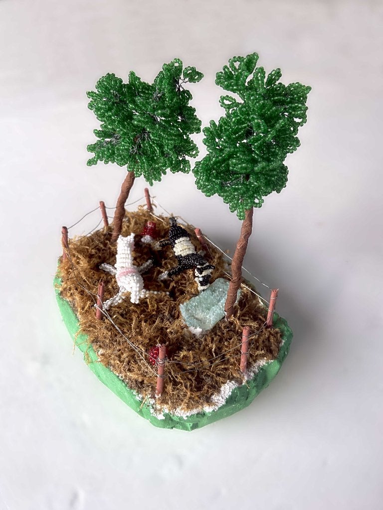 Handgemaakt miniatuurdecor: kralen, weide, bomen en paarden, Ophalen of Verzenden, Gebruikt, Diorama