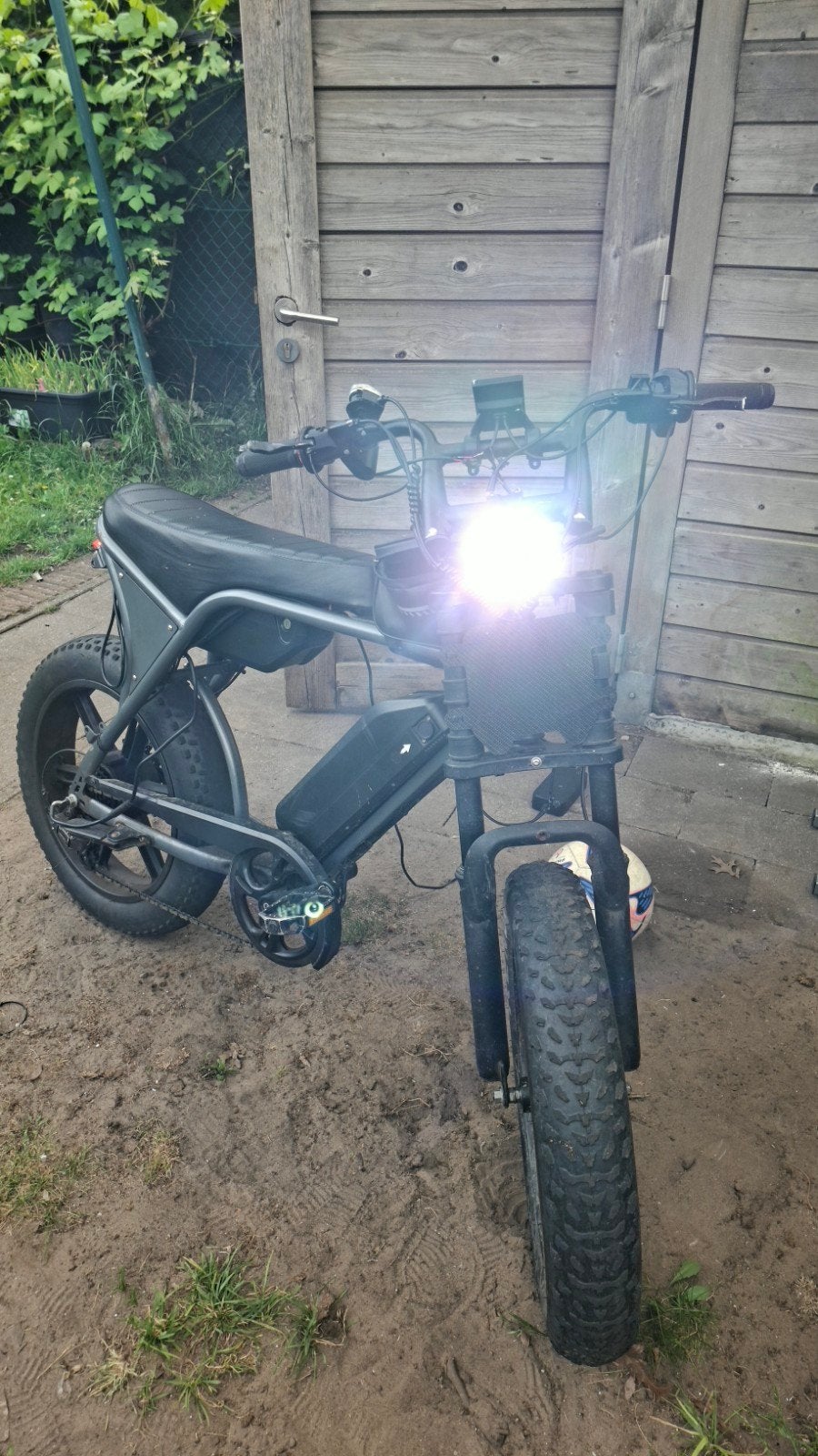 Custom made dubbele accu v8, Enlèvement, Comme neuf