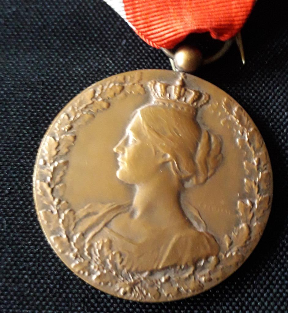 Belgische en Franse militaire medaille, Verzamelen, Ophalen of Verzenden, Landmacht, Embleem of Badge