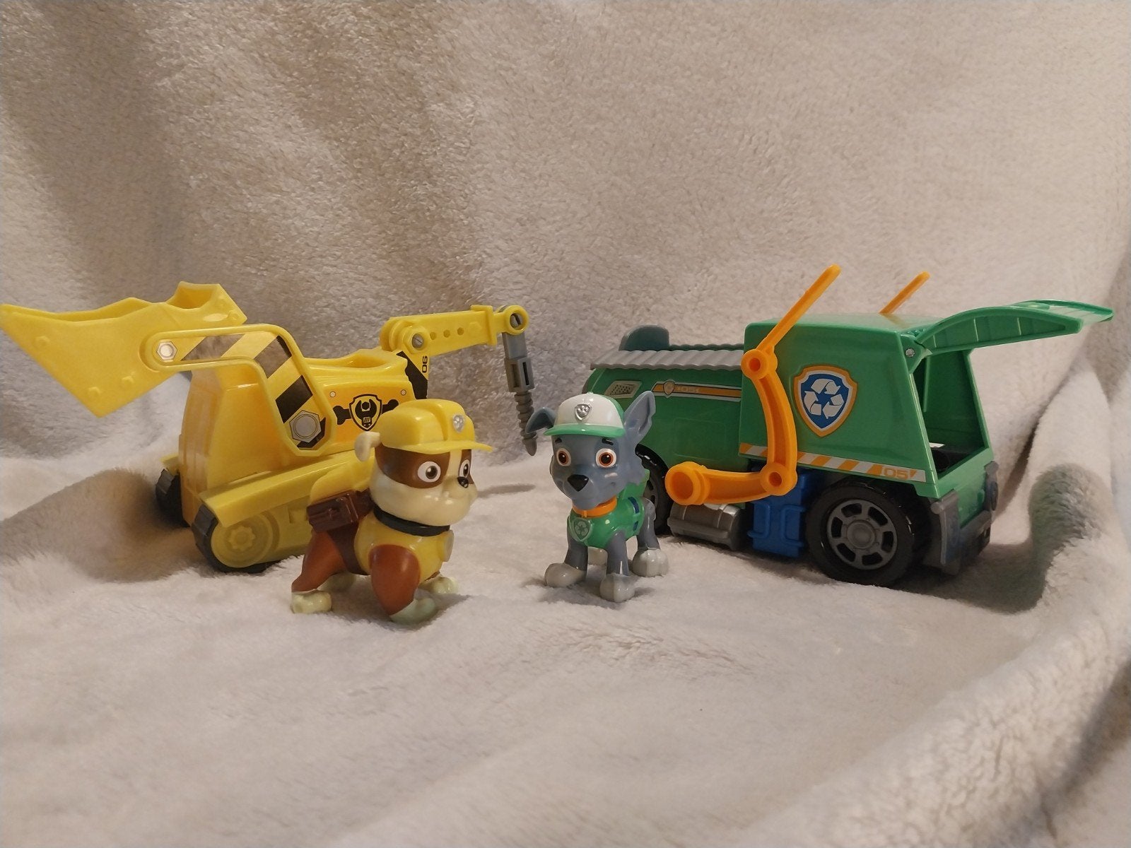 2 figurines PAW PATROL, Enlèvement