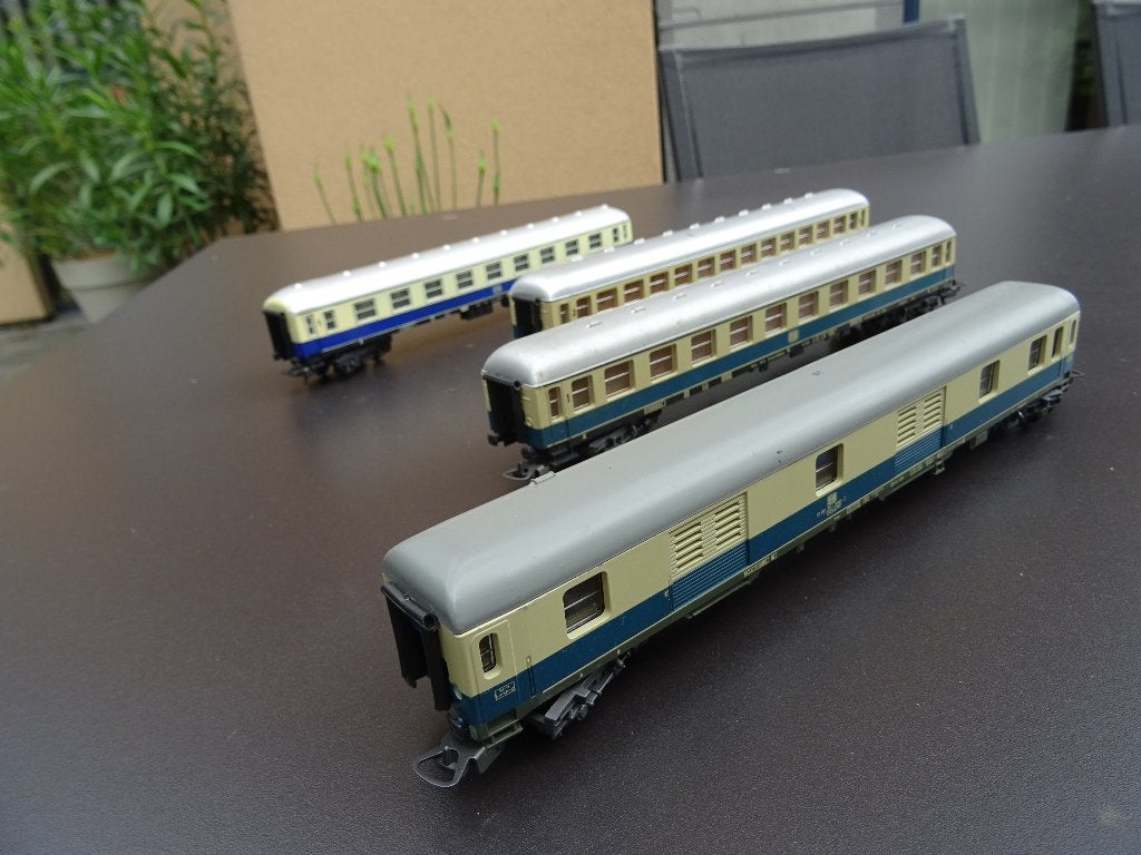 Lot de wagons aux couleurs DB beiges et bleues - Lima HO, Hobby & Loisirs créatifs, Trains miniatures | HO, Utilisé, Wagon, Lima