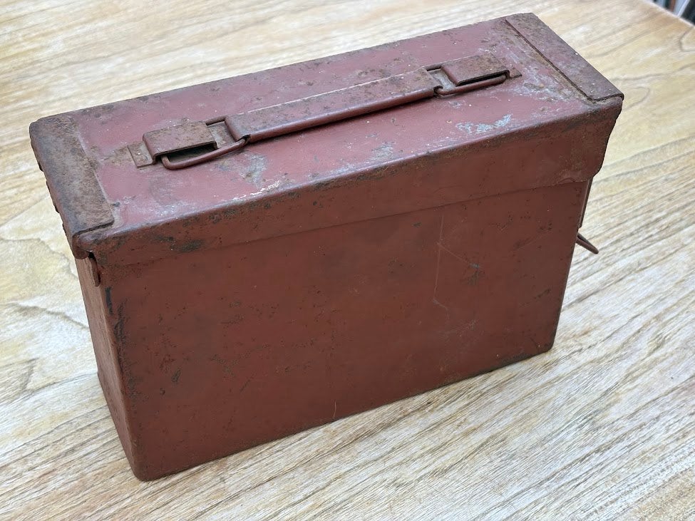 Vintage metalen munitiekist, Collections, Enlèvement ou Envoi, Armée de terre, Douilles ou Pièces de fouille