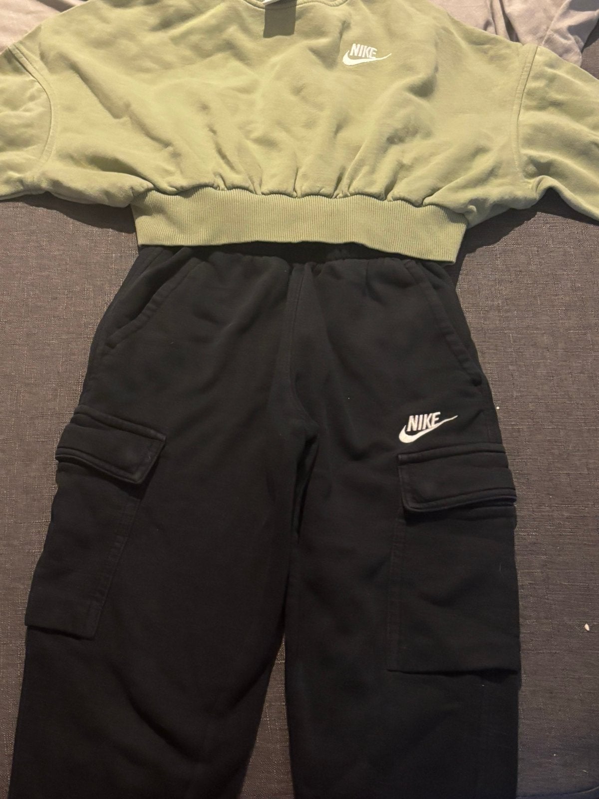 Ensemble pantalon et pull Nike, Enfants & Bébés, Enlèvement, Utilisé, Autres types, Fille