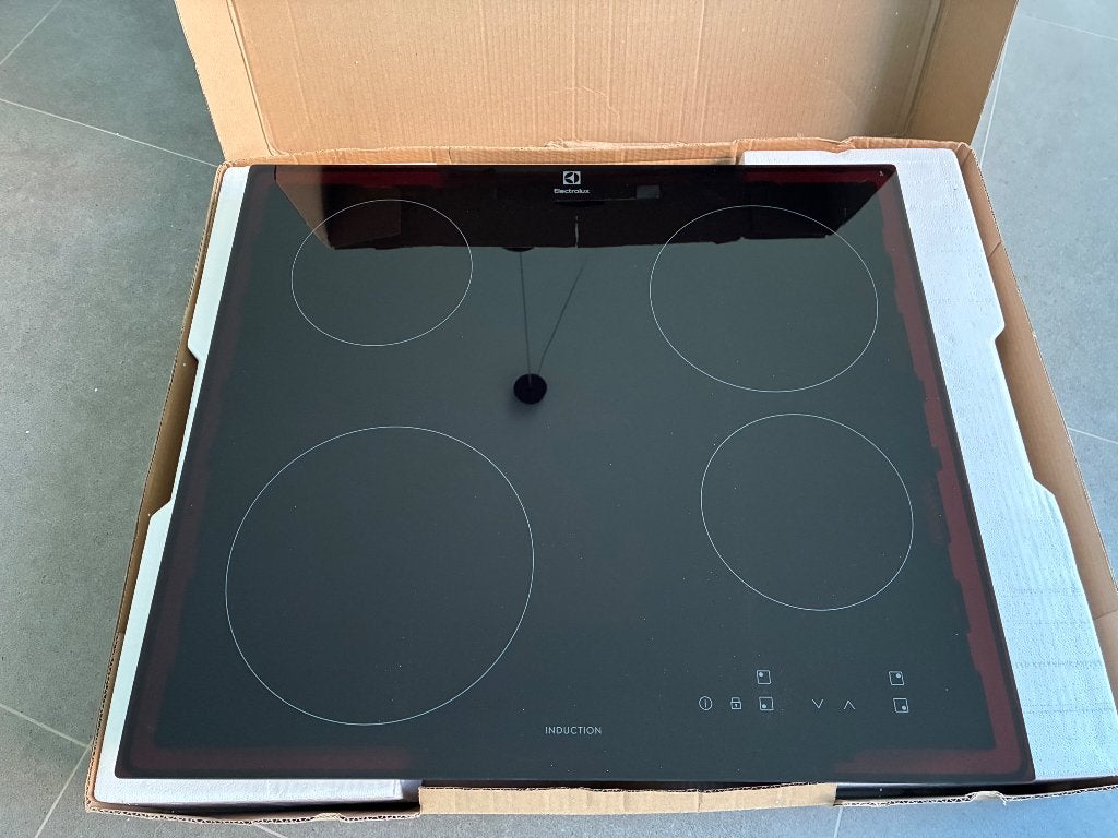 Table de cuisson induction neuve Electrolux KIB60420CK, Electroménager, Neuf, Enlèvement ou Envoi, 4 zones de cuisson, Encastré