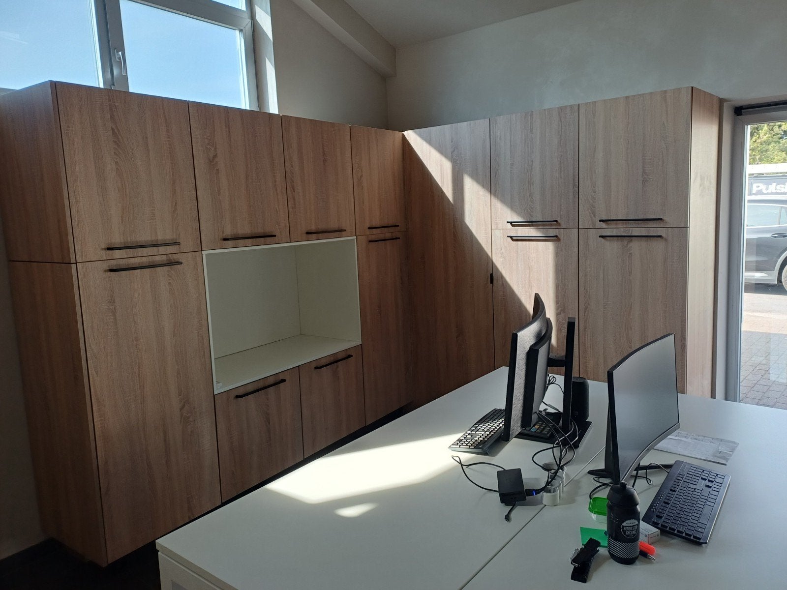 Inbouwkasten met bureau, Ophalen