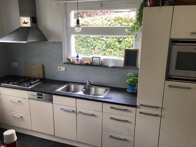 keuken , dampkap, pompbak, apothekerskast, ijskast, gasvuur, Enlèvement, Utilisé