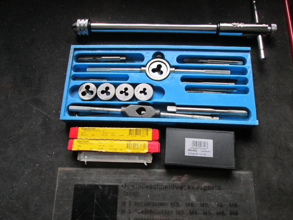 Set draadsnijgereedschap tappen, kussens en houders, Doe-het-zelf en Bouw, Gereedschap | Handgereedschap, Ophalen of Verzenden