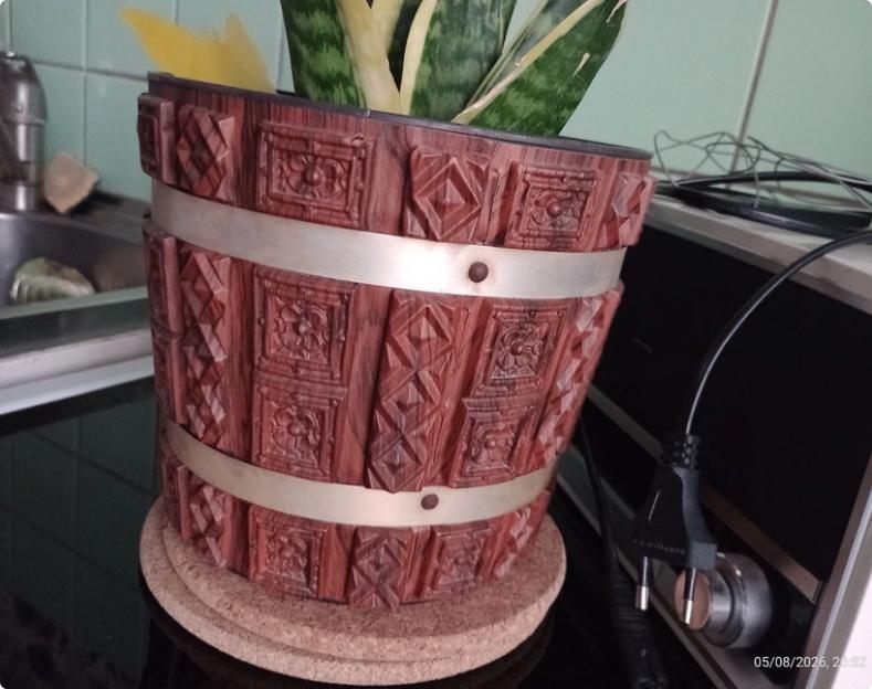 Ancien cache pot plastique effet bois vintage, Enlèvement ou Envoi, Moins de 25 cm, Rond, Synthétique