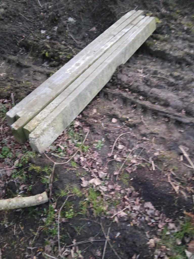 Gezocht beton balken kalverstal, Ophalen of Verzenden