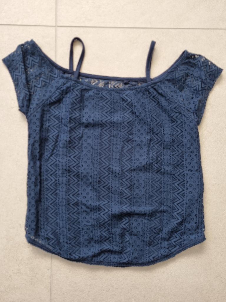 Blauw topje met doorschijnende rug - maat 140, Kinderen en Baby's, Kinderkleding | Maat 140, Zo goed als nieuw, Meisje, Shirt of Longsleeve
