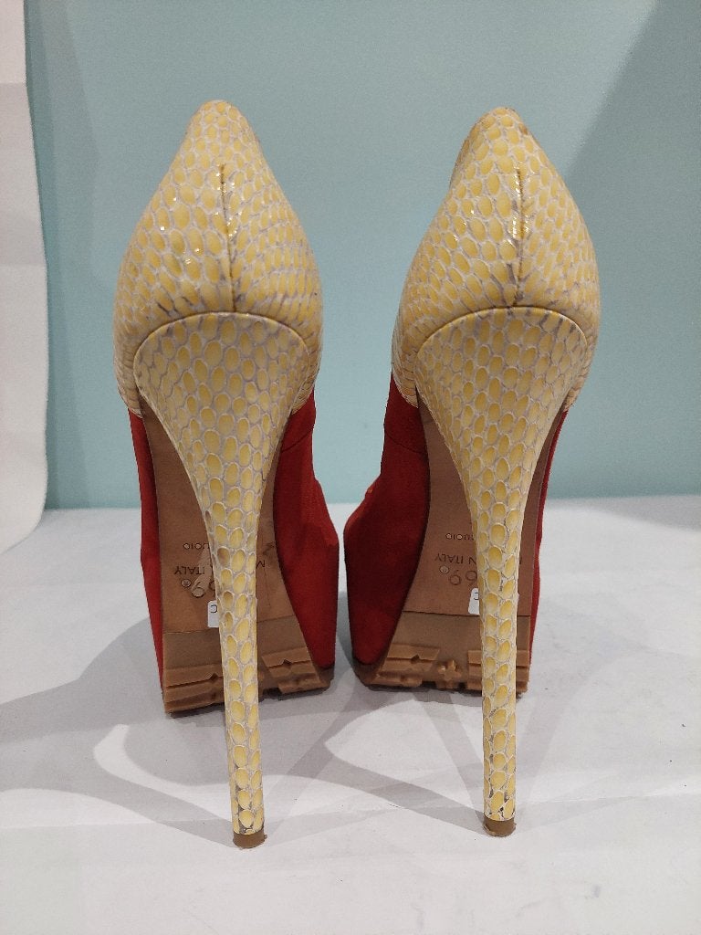 663C* Sexy tweekleurige leren pumps hoge hakken 1969 (36), Kleding | Dames, Schoenen, Pumps, Verzenden, Zo goed als nieuw, Rood