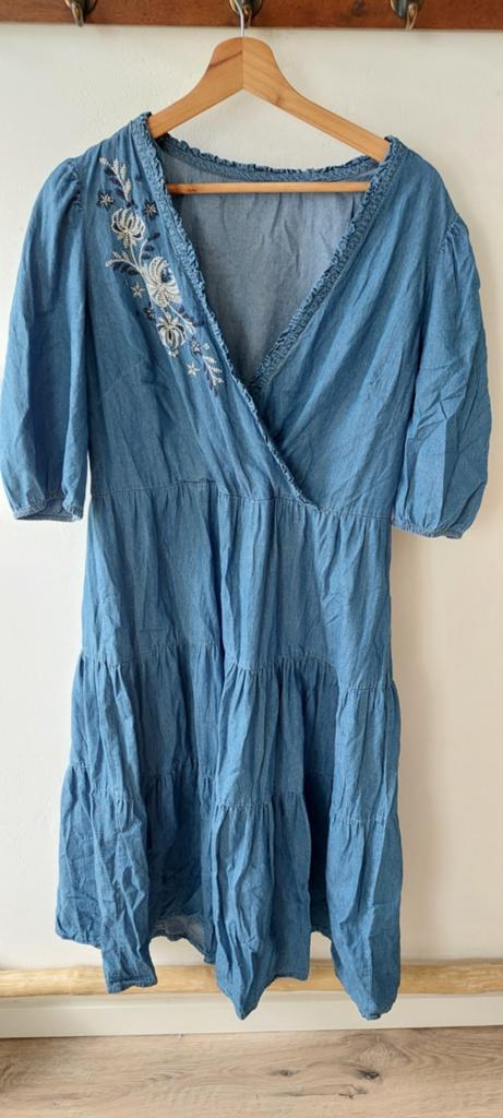 Leuke jeans jurk met borduursel maat 42, Kleding | Dames, Jurken, Maat 42/44 (L), Ophalen of Verzenden