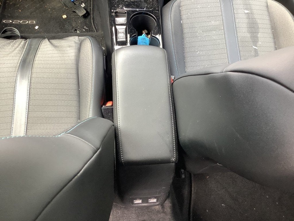 ACCOUDOIR CENTRAL 208 II (UB / UH / UP) (|98257277ZD|), Kontakt-peugeot@peugeot.com, Utilisé, Peugeot Deutschland GmbH, Bahnhofsplatz
65423  Rüsselsheim, DE