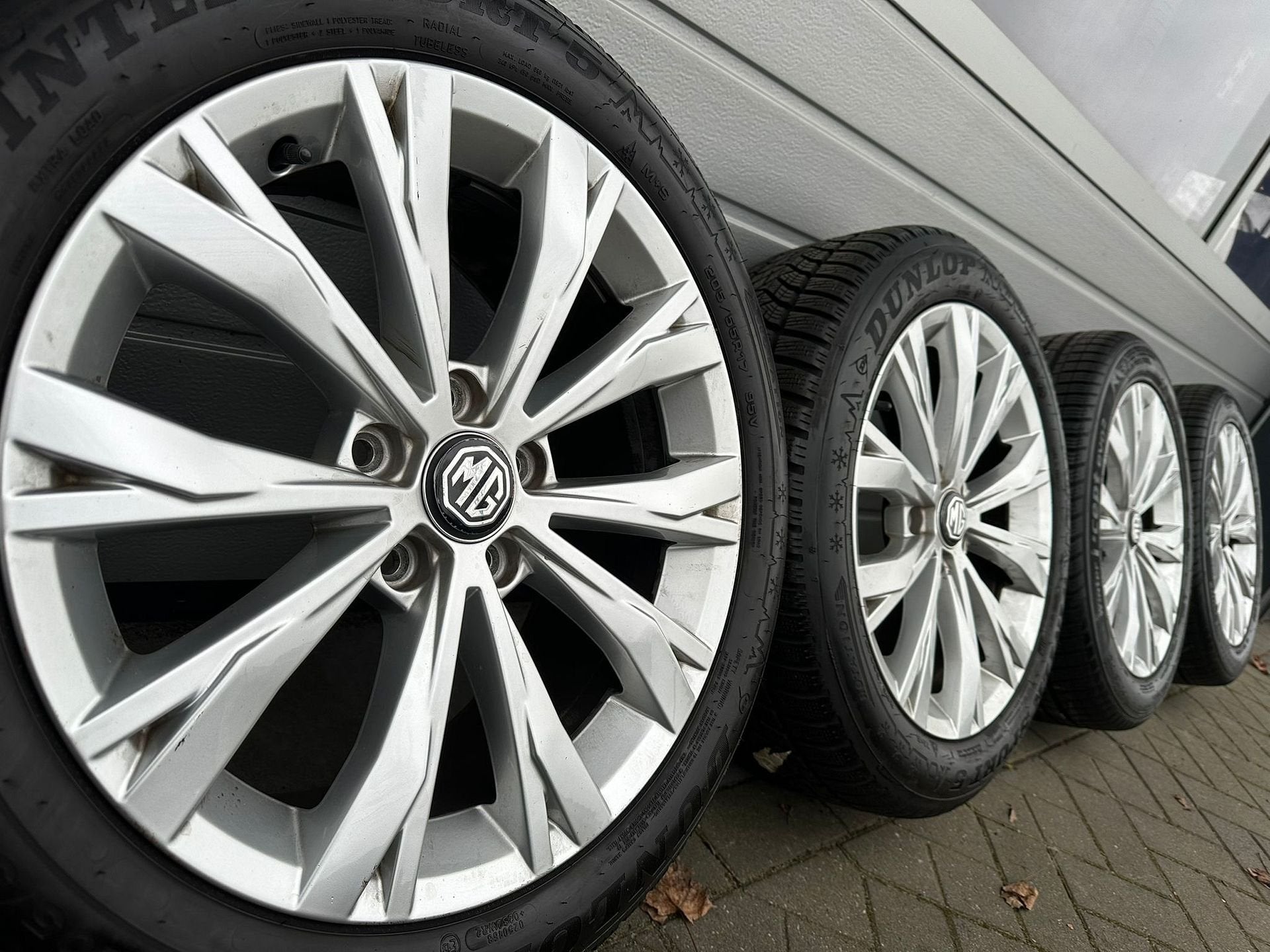 Set 17 inch MG 3 MG 4 MG 5 Zs EV EHS velgen winterbanden, Auto-onderdelen, -, -, Banden en Velgen, 17 inch