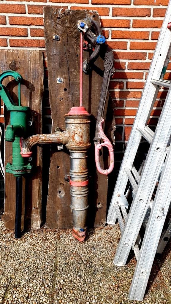 3 pompes à eau anciennes en fonte pour 110 euros, Enlèvement