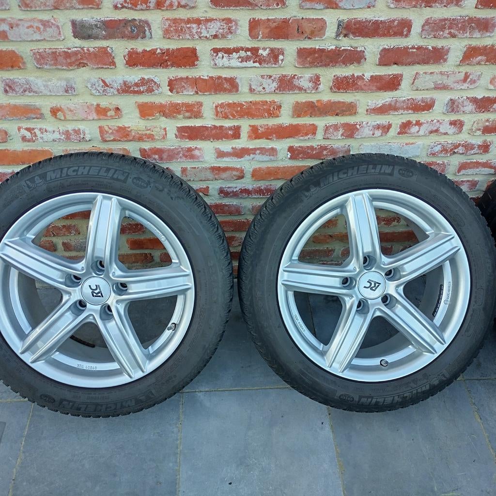Set winterbanden met velgen voor o.a. BMW F30, Autos : Pièces & Accessoires, Pneus & Jantes, Enlèvement, Pneus hiver, Jante(s)