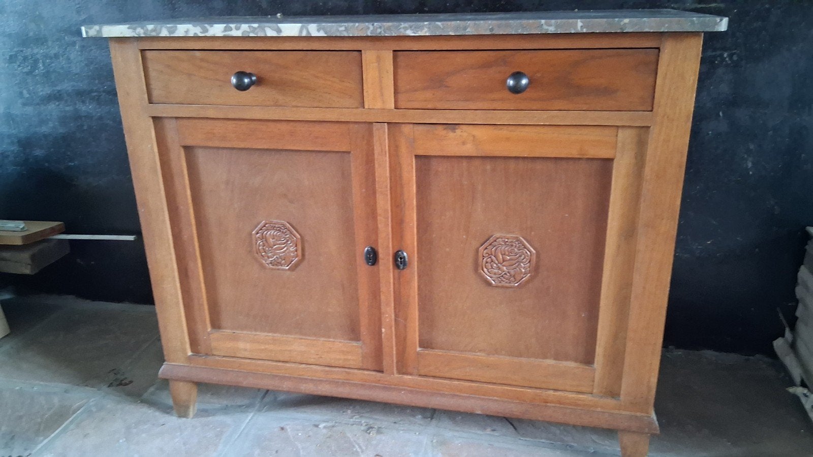 Commode (ancienne) en bois massif avec dessus en marbre., Enlèvement